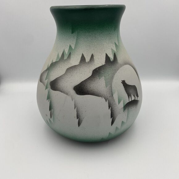 Cedar Mesa Wolf Vase, Vintage Native American Southwest Folk Art Pottery - Picture 2 of 9